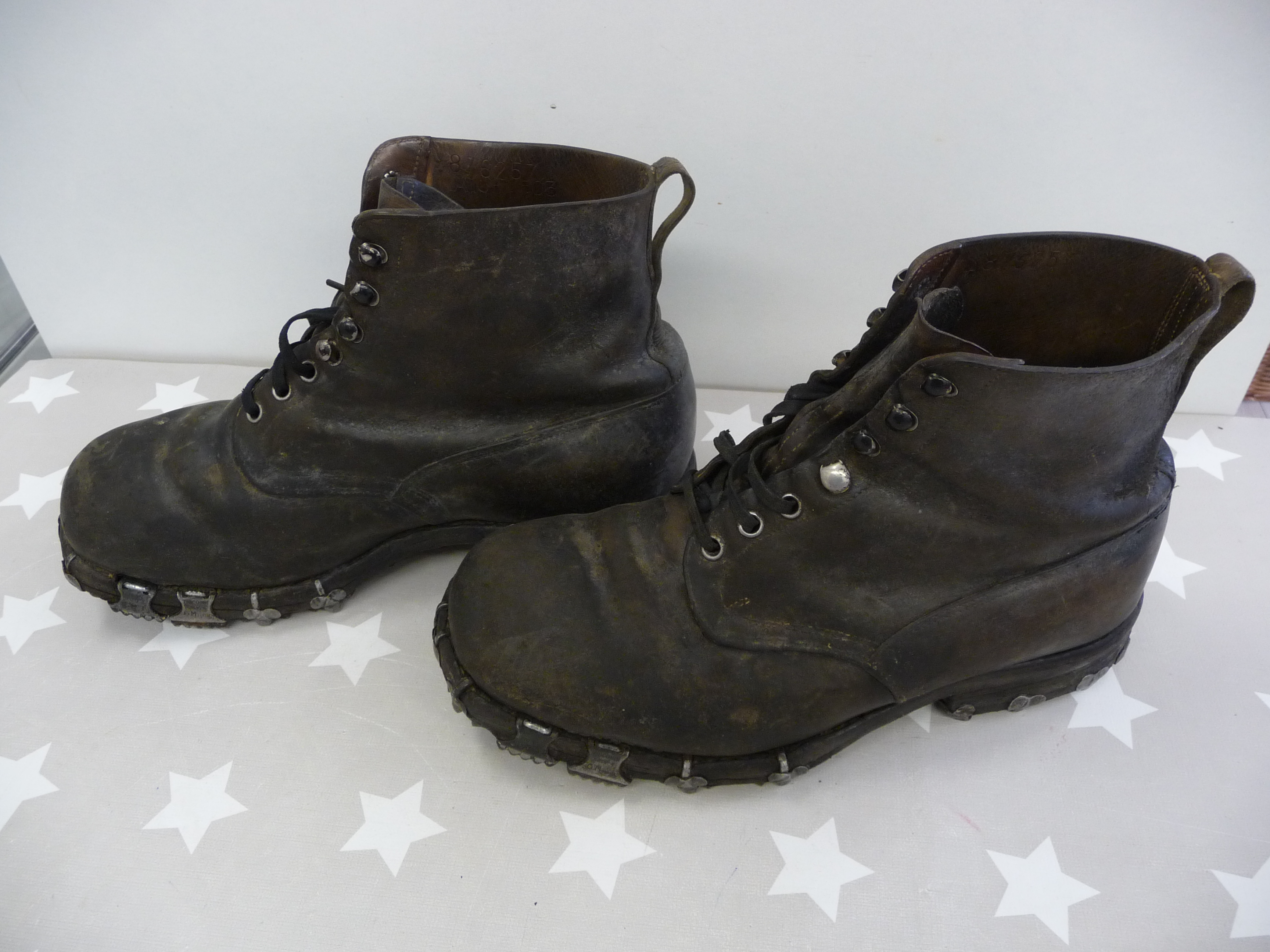 alter Wanderschuh / Militärschuh Raichle mit Tricouni